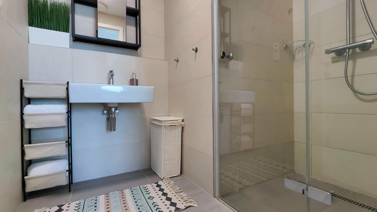 Beautiful 1 - Bedroom Apartment In Downtown 브라티슬라바 외부 사진