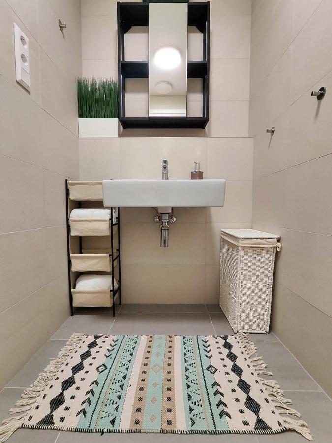Beautiful 1 - Bedroom Apartment In Downtown 브라티슬라바 외부 사진