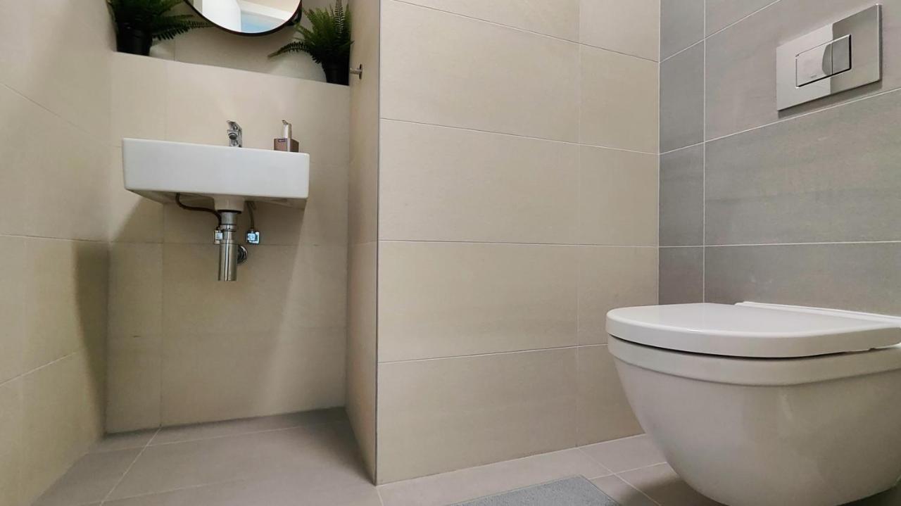 Beautiful 1 - Bedroom Apartment In Downtown 브라티슬라바 외부 사진